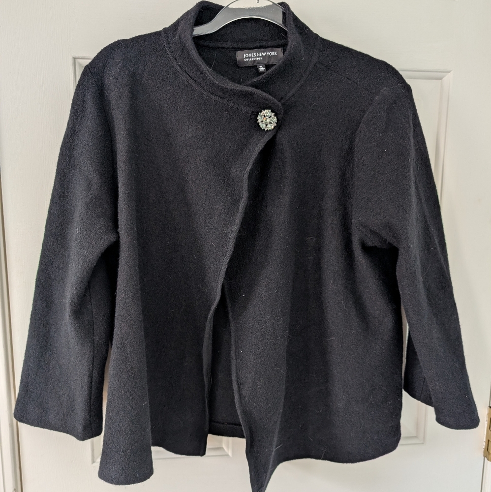 GUC Jones of New York Black Wool]Jeweled Button Cape – Size XL